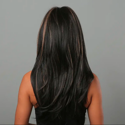 Perruque synthétique 60cm mèches brunes – Style lisse